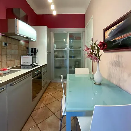 Comte De Luxury 4 Pers Parking Wifi Ac Apartment